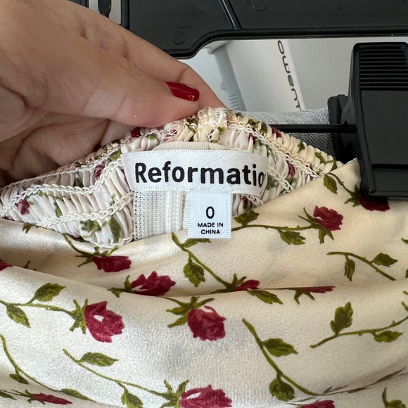 NWOT Reformation off shoulder top floral print - Picture 4 of 11